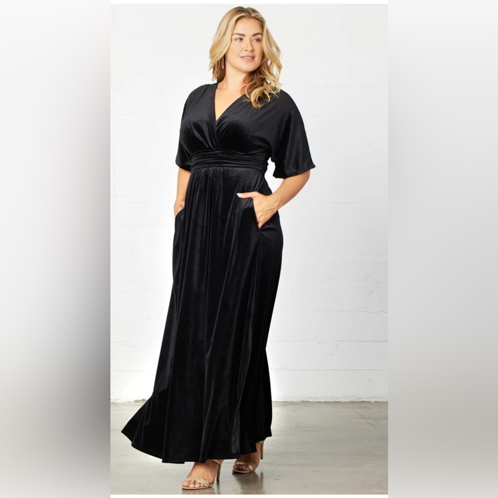 Kiyonna Women's Plus Size Verona Velvet Evening Gown in black stretch velvet 4XL